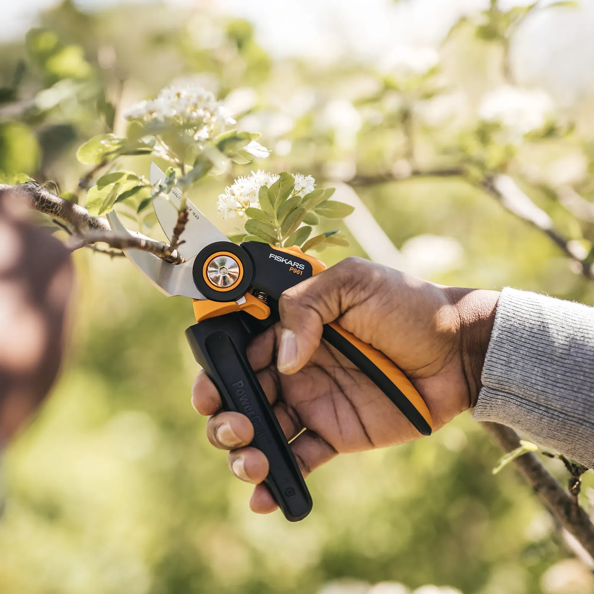 Beskjæringssaks sideskjær X-series Powergear large SS-Fiskars Outlet
