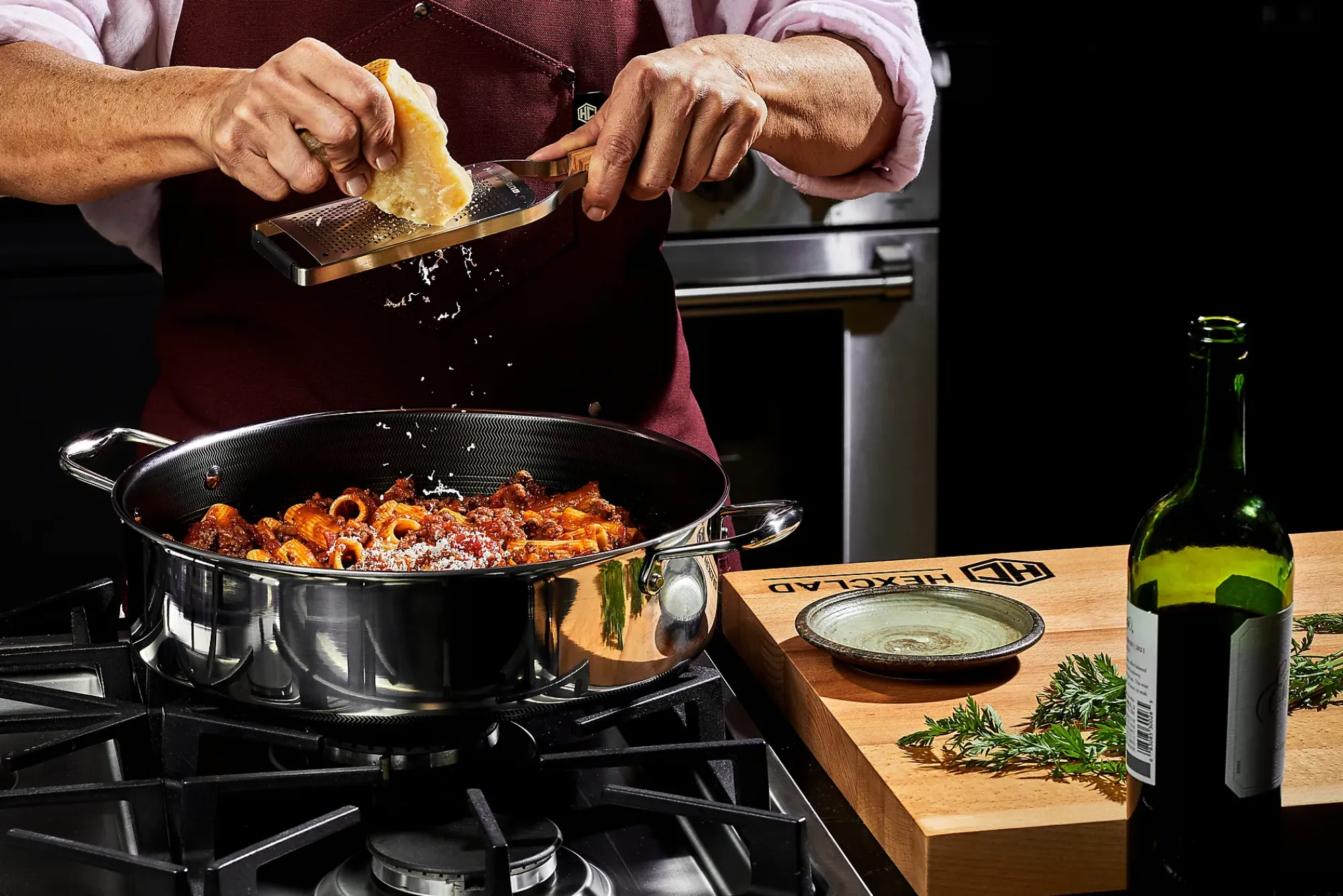 Buffétgryte/Sautégryte med lokk 6,6l hybrid-Hexclad New