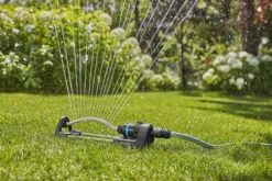 Firkantspreder 90-220m2 uv-og frostsikker-Gardena Discount