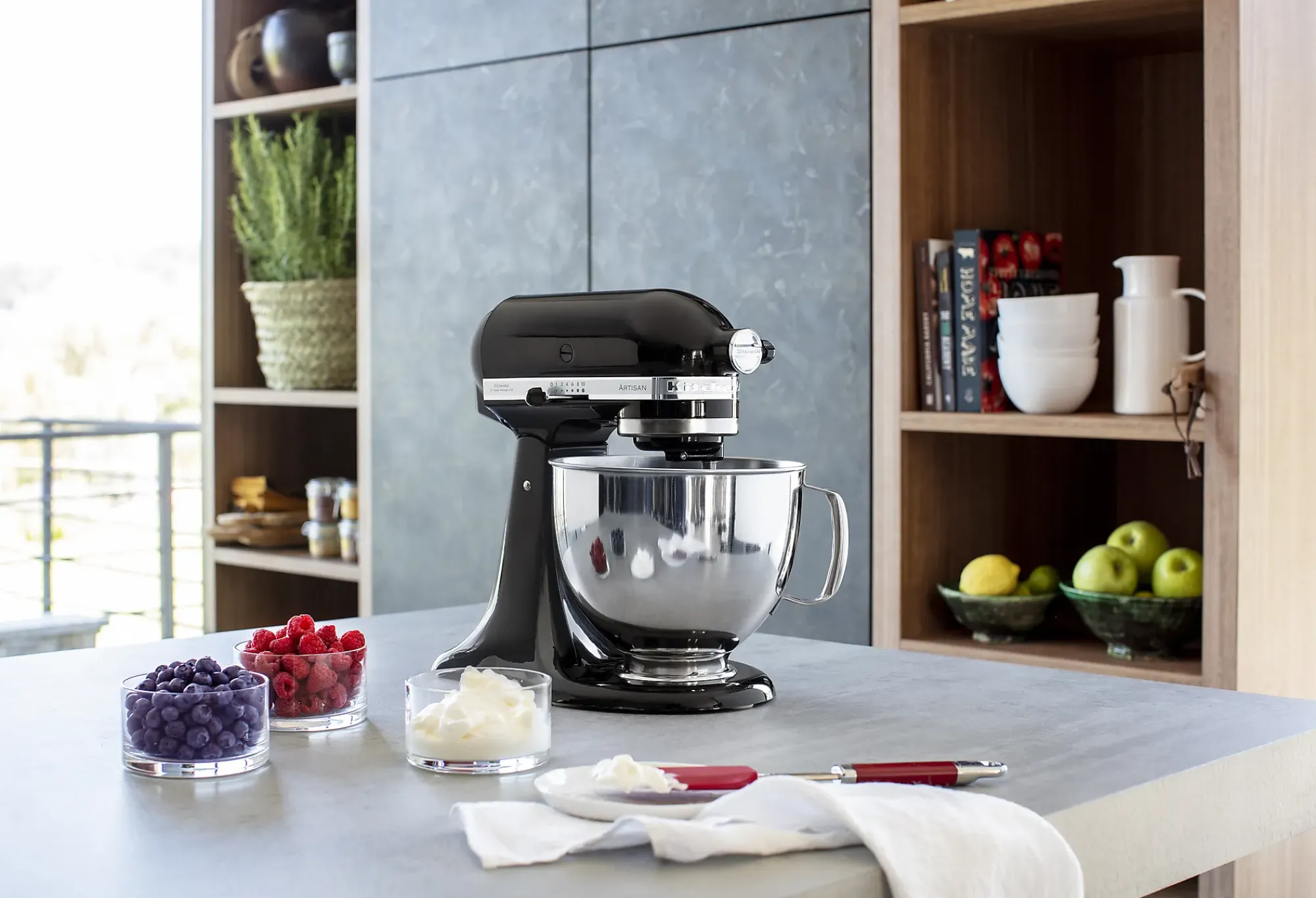 KJØKKENMASKIN SORT 4,8L ARTISAN MED VIPPEHODE-Kitchenaid Hot