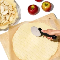 Pizzahjul i rustfritt stål med non-slip håndtak Ø9cm-Oxo Clearance