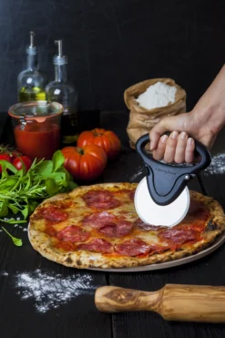 Pizzahjul sort ergonomisk-Microplane Hot