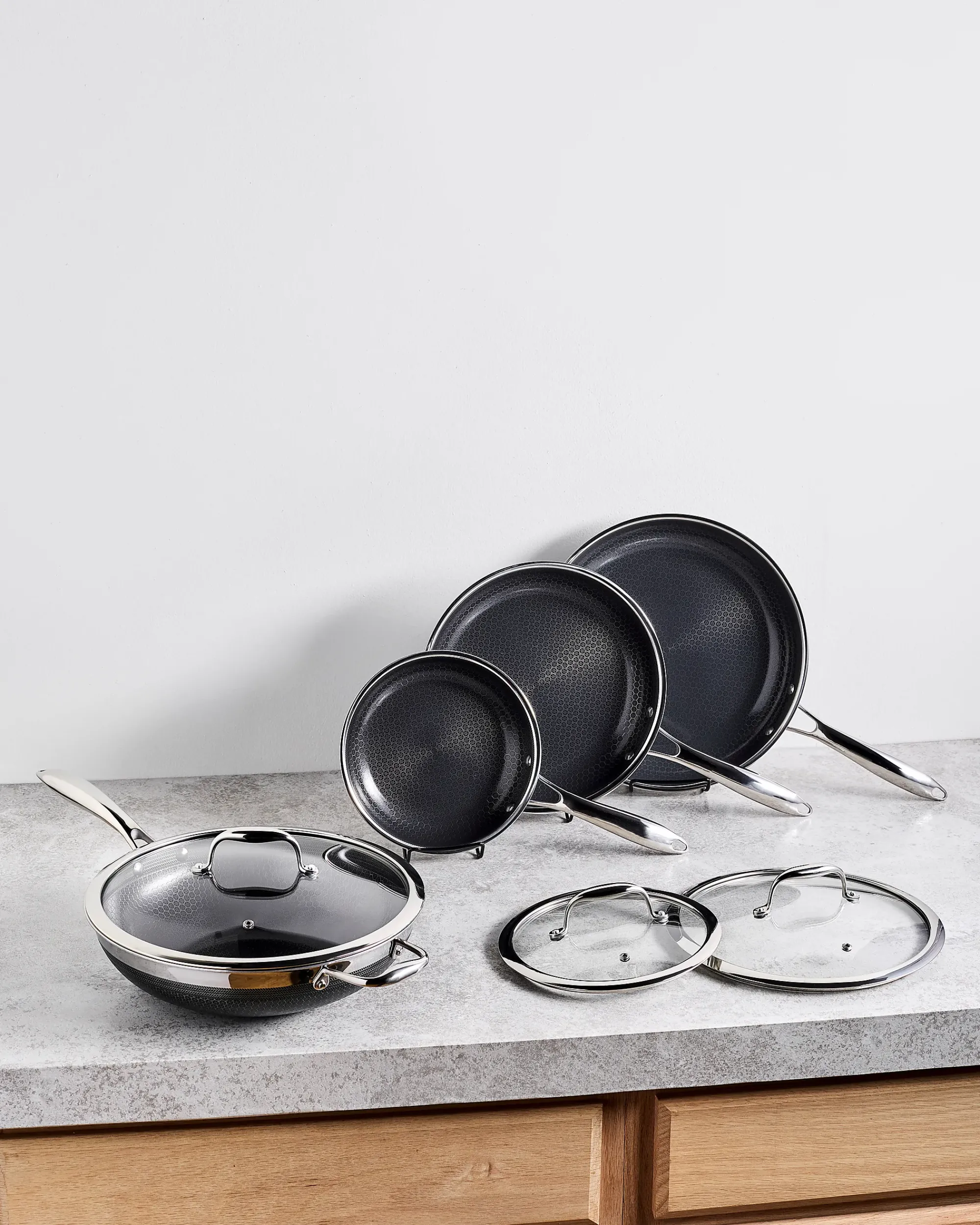 Stekepannesett hybrid med 3 stekepanner 1 Wok og 3 lokk-Hexclad New
