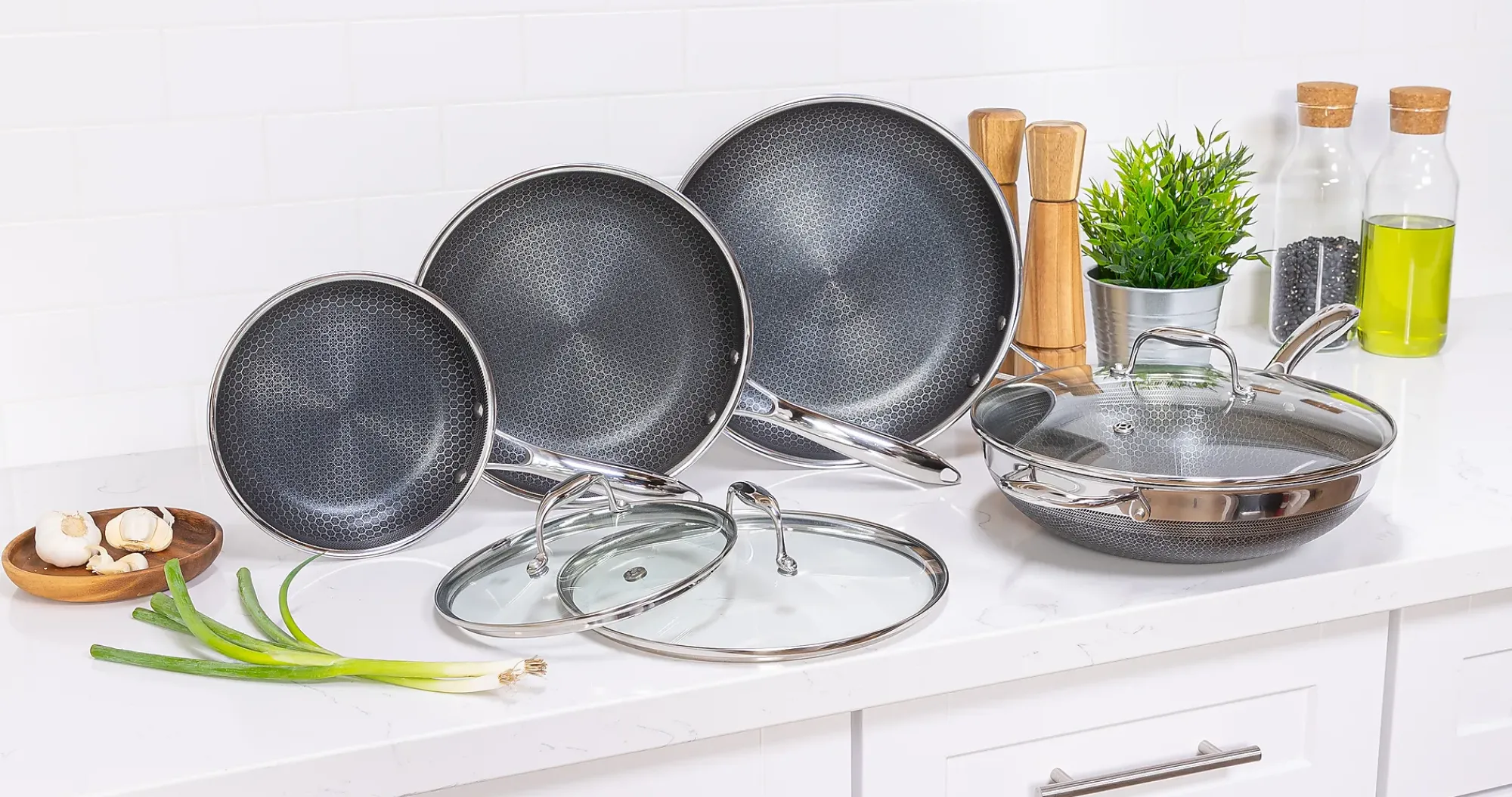 Stekepannesett hybrid med 3 stekepanner 1 Wok og 3 lokk-Hexclad New