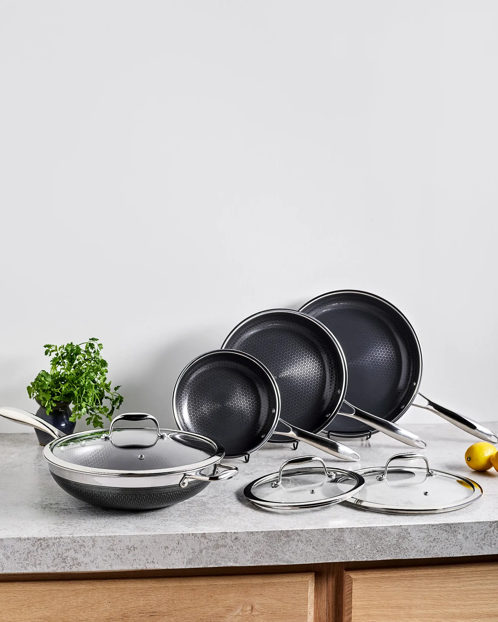 Stekepannesett hybrid med 3 stekepanner 1 Wok og 3 lokk-Hexclad New
