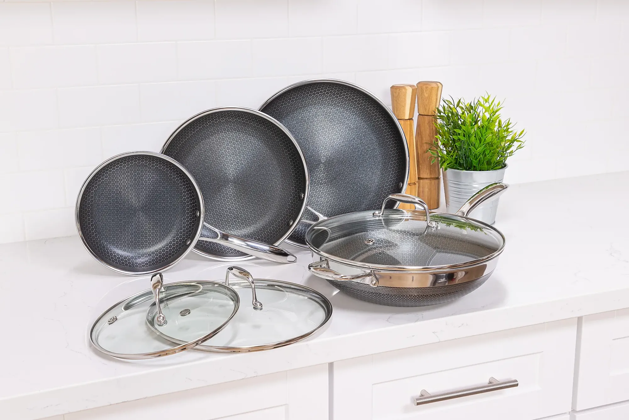 Stekepannesett hybrid med 3 stekepanner 1 Wok og 3 lokk-Hexclad New