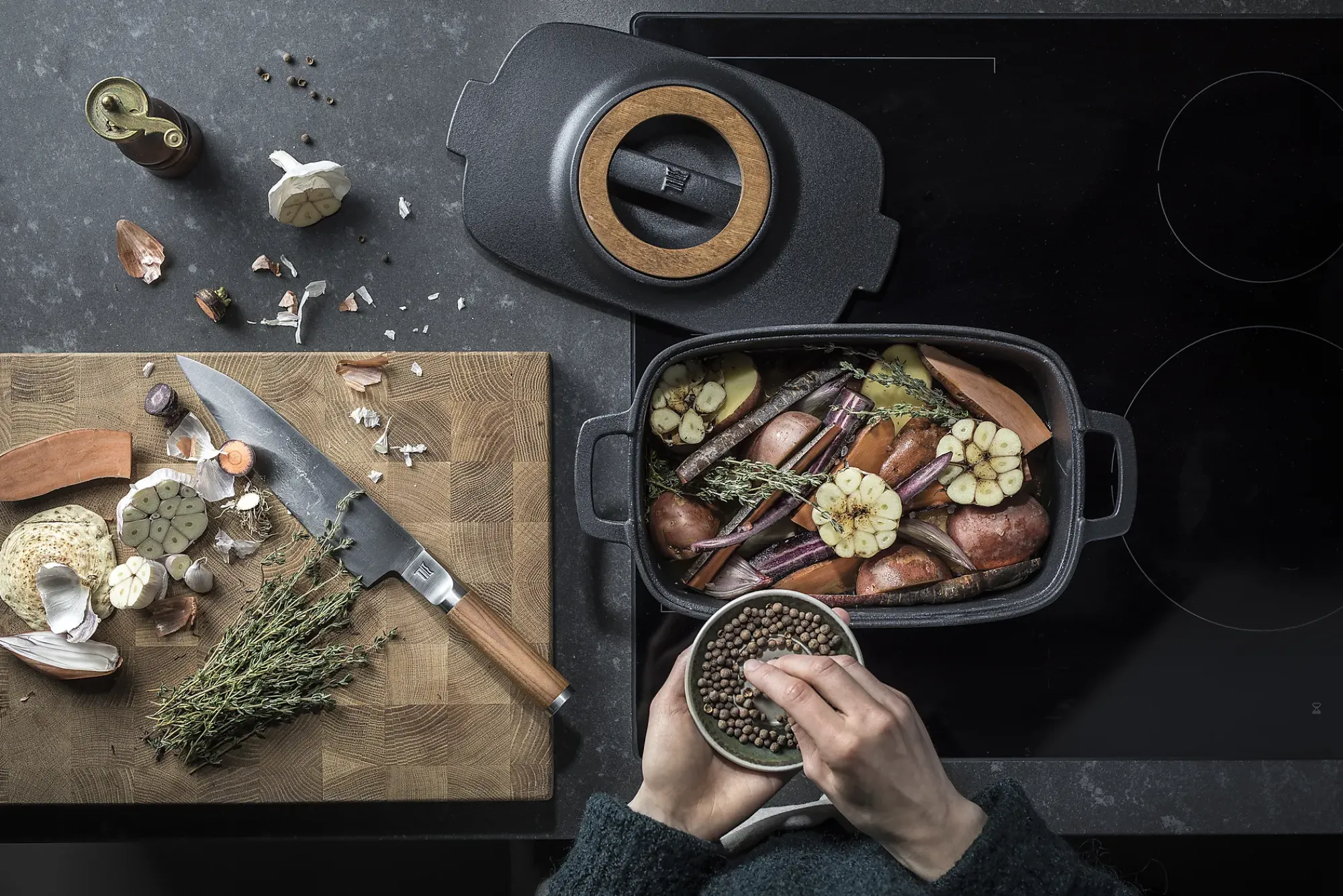 Støpejernsgryte oval med lokk Norden 5l-Fiskars Hot