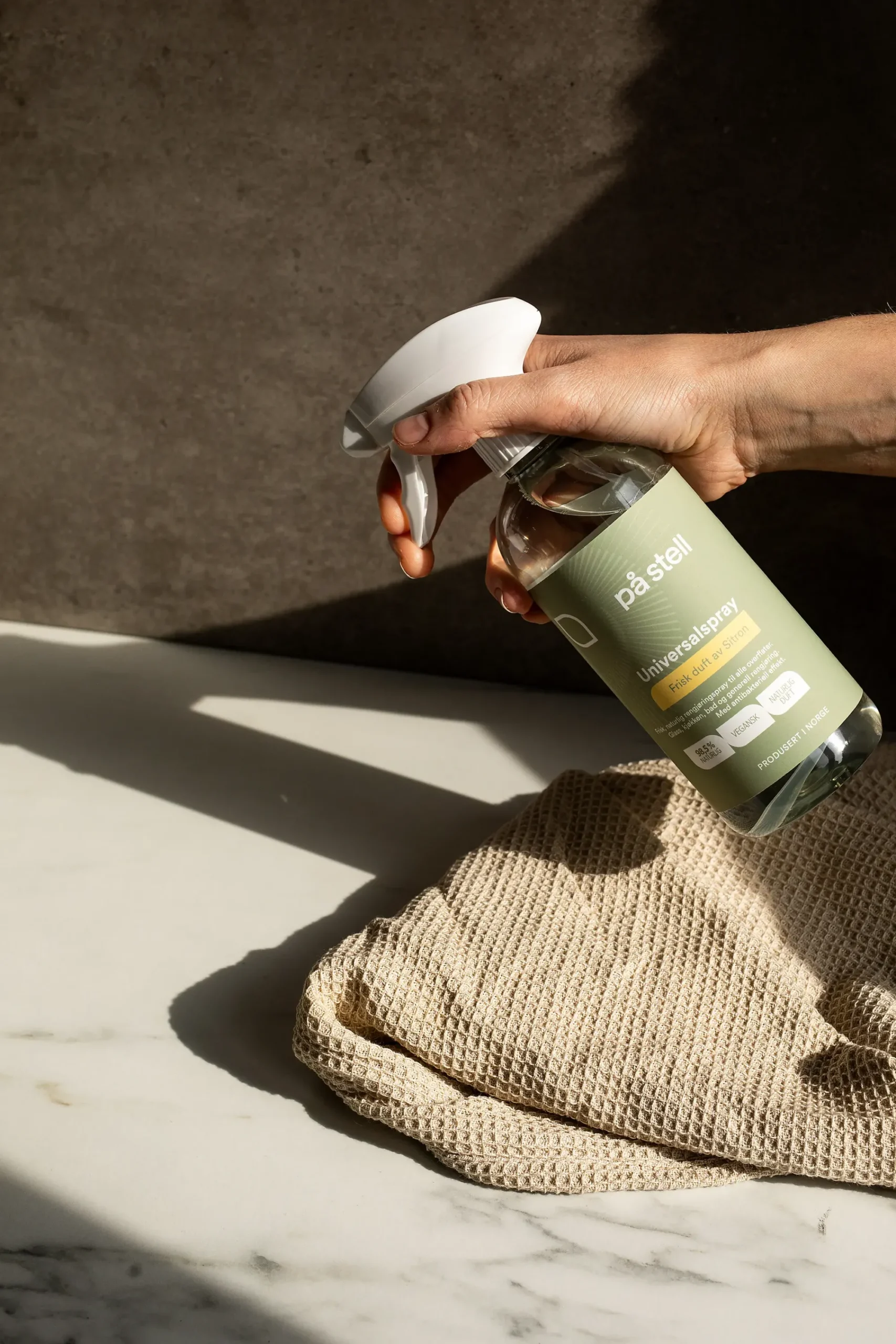 Universalspray - naturlig rengjøringsspray til hjemmet-På stell Hot