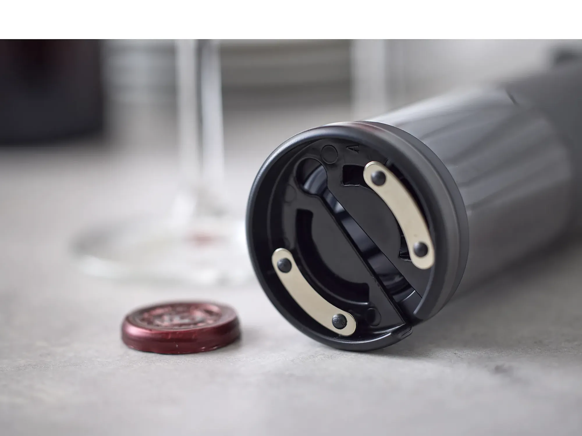 Vinåpner m/batteri matt svart rustfritt stål-Nordic sense Online